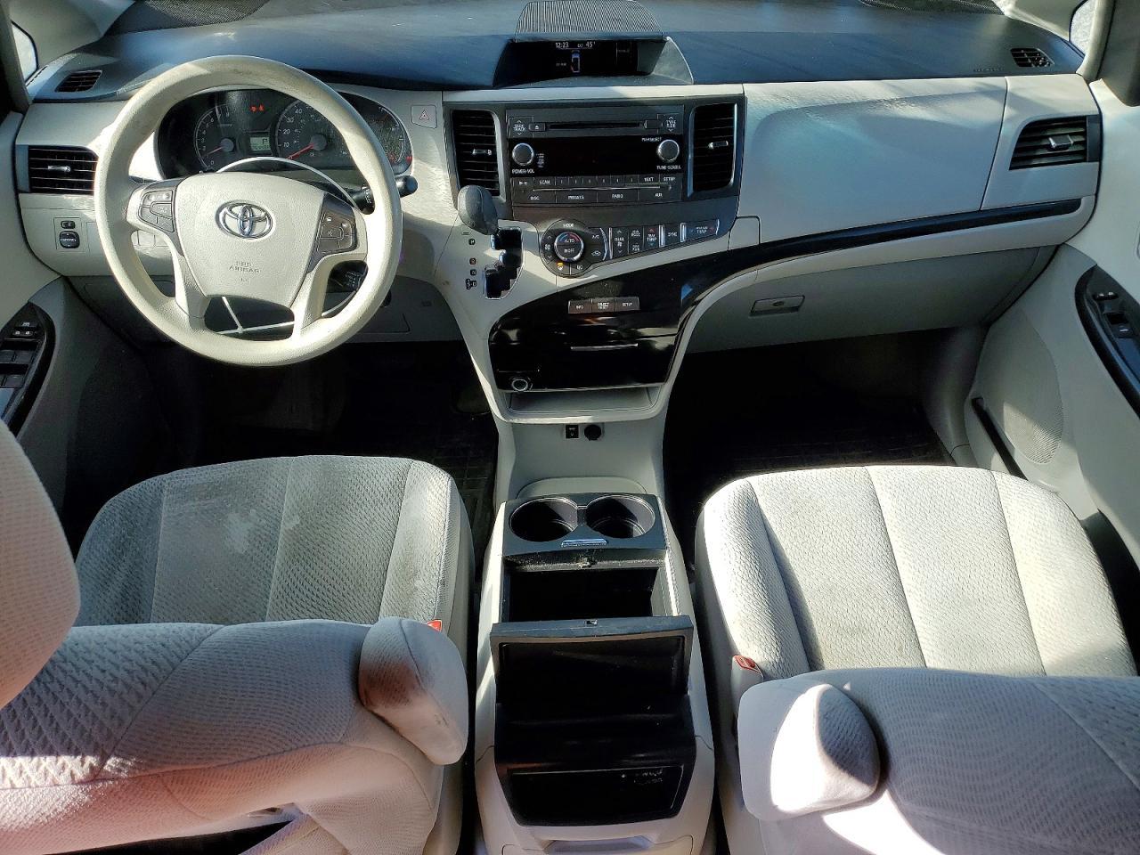 2014 TOYOTA SIENNA