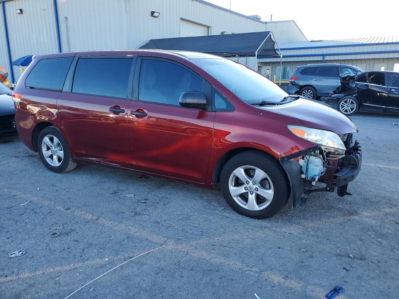 2012 TOYOTA SIENNA