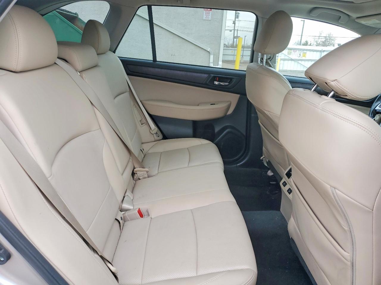 2015 SUBARU Outback