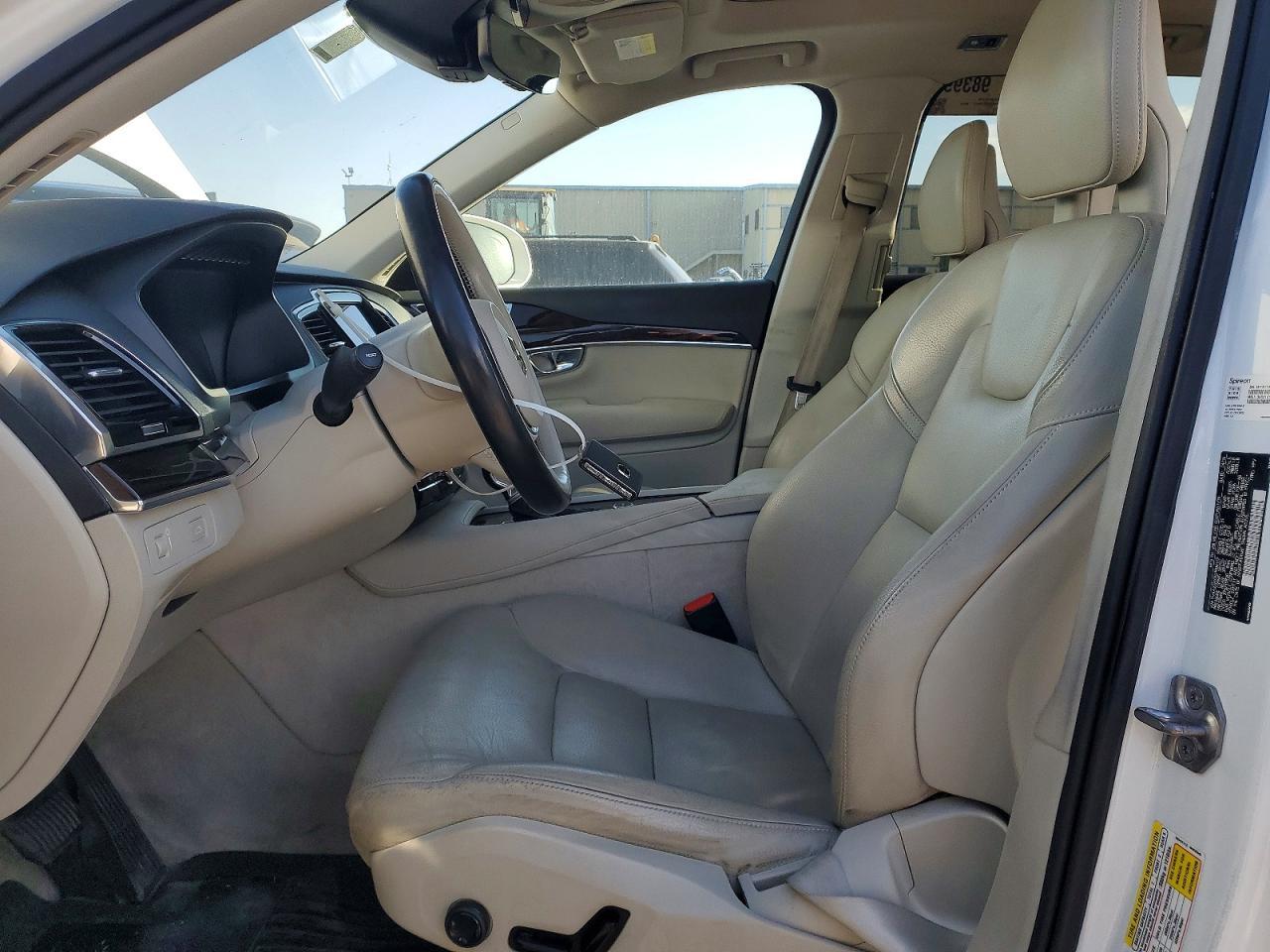 2016 VOLVO XC90