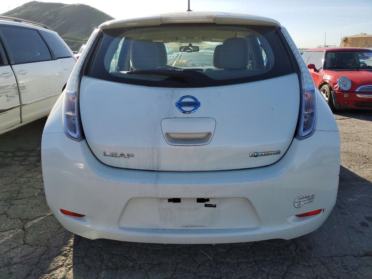 2011 NISSAN LEAF