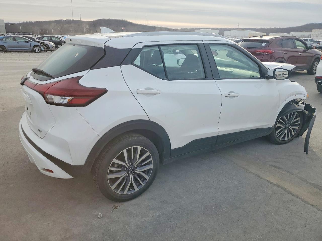 2024 NISSAN KICKS