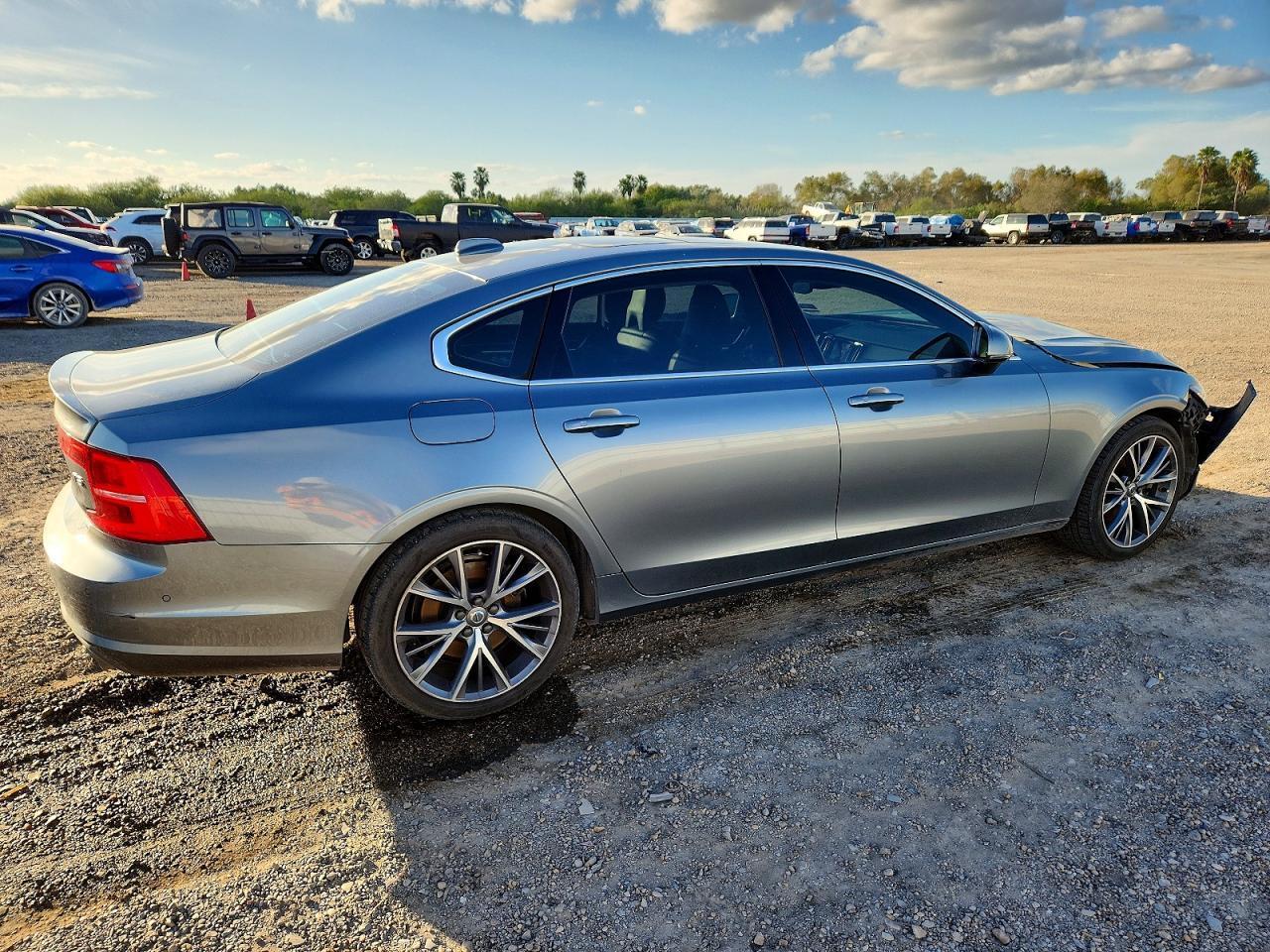 2018 VOLVO S90