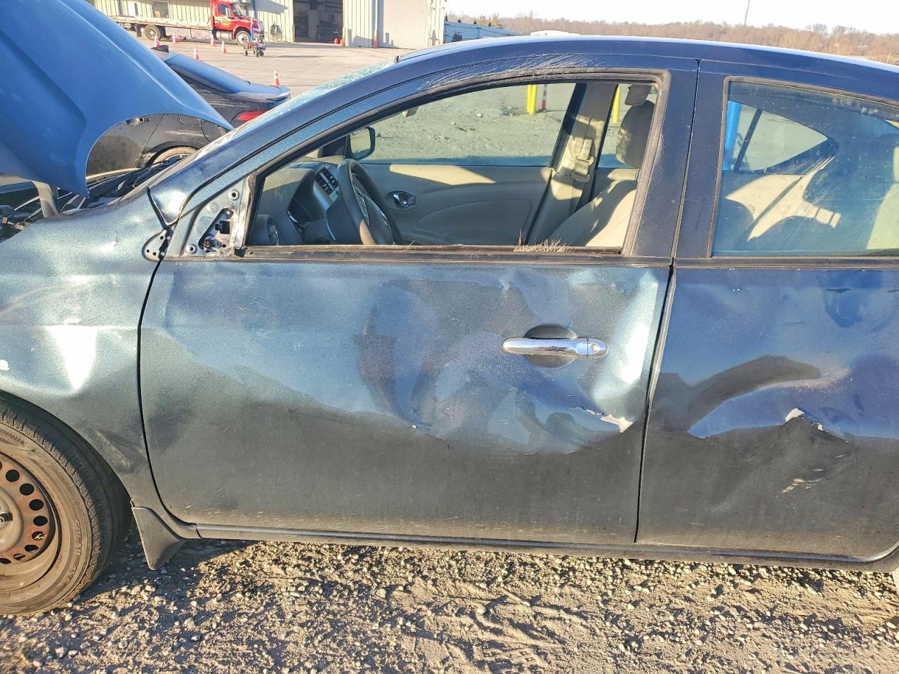 2016 NISSAN VERSA