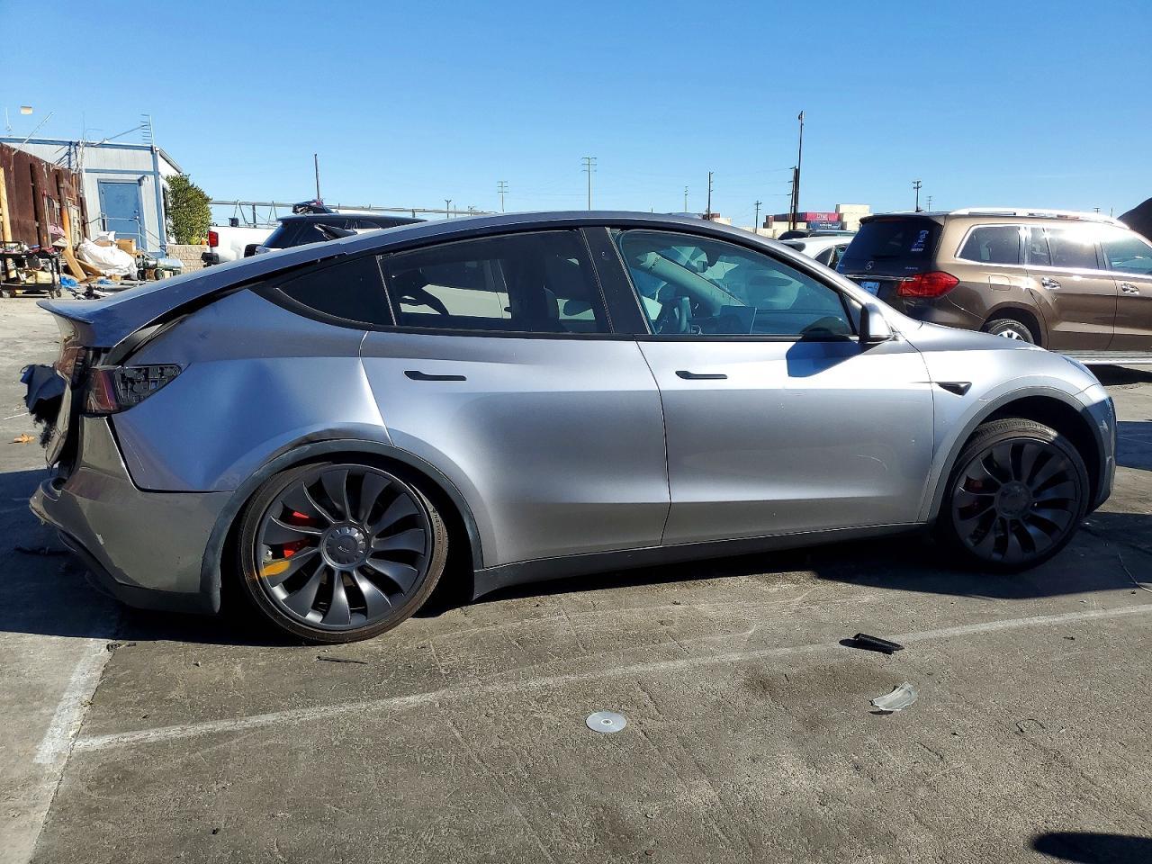 2024 TESLA MODEL Y