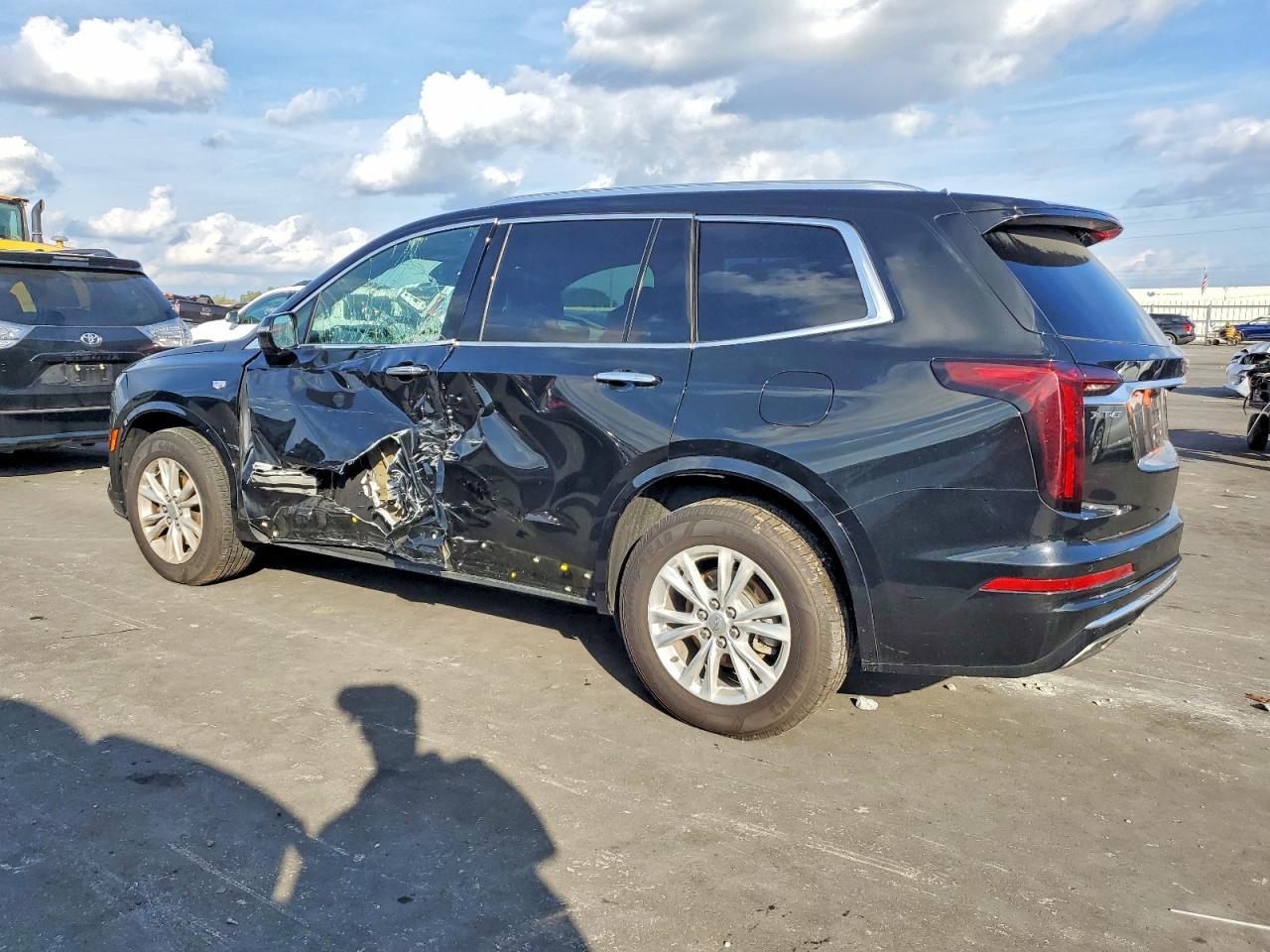 2023 CADILLAC XT6