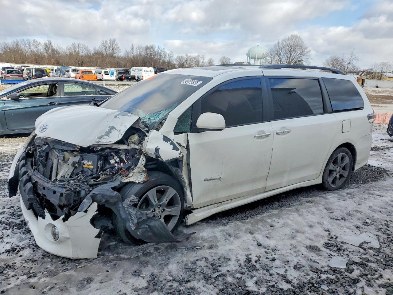 2015 TOYOTA SIENNA