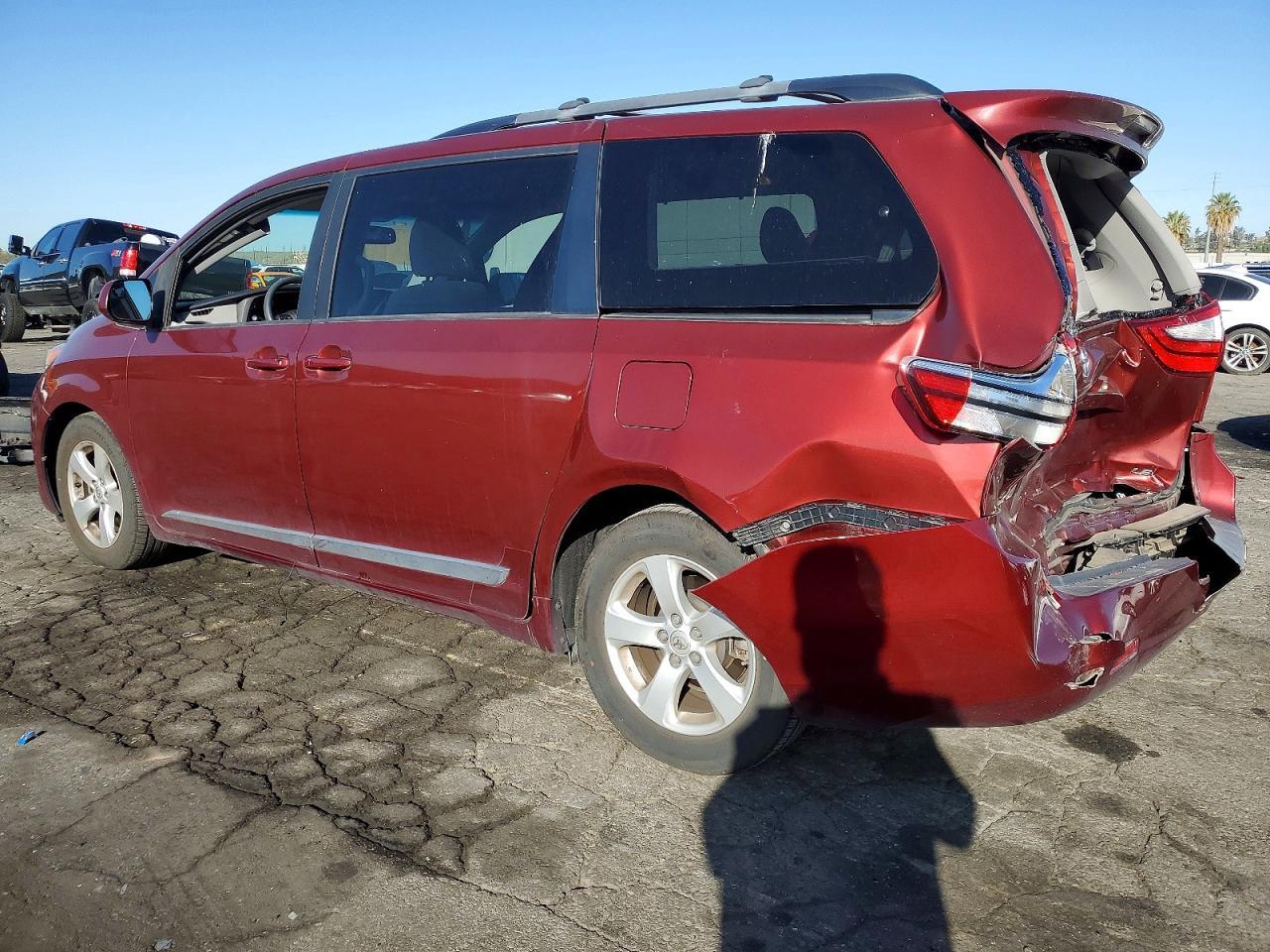 2016 TOYOTA SIENNA