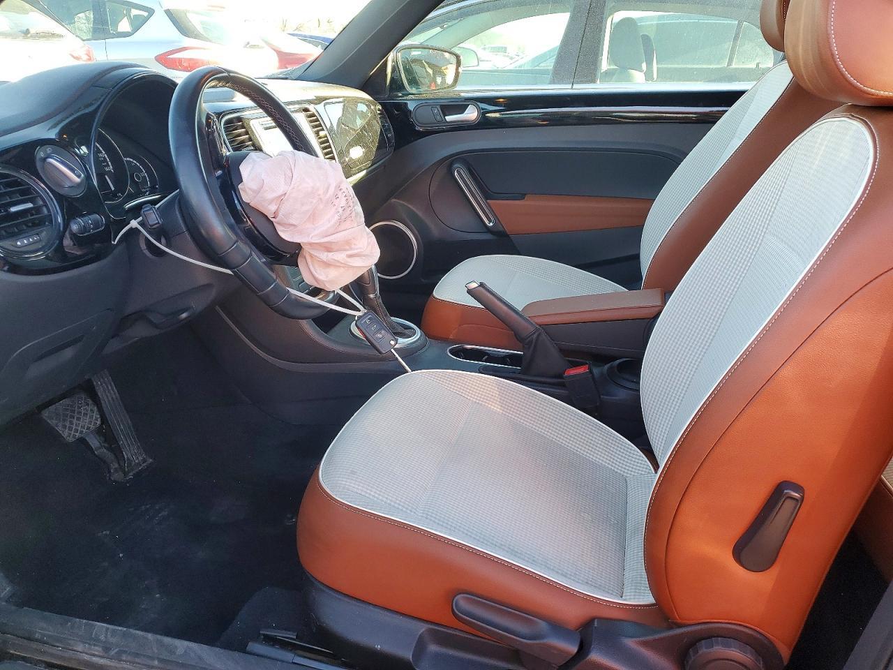 2016 VOLKSWAGEN Beetle
