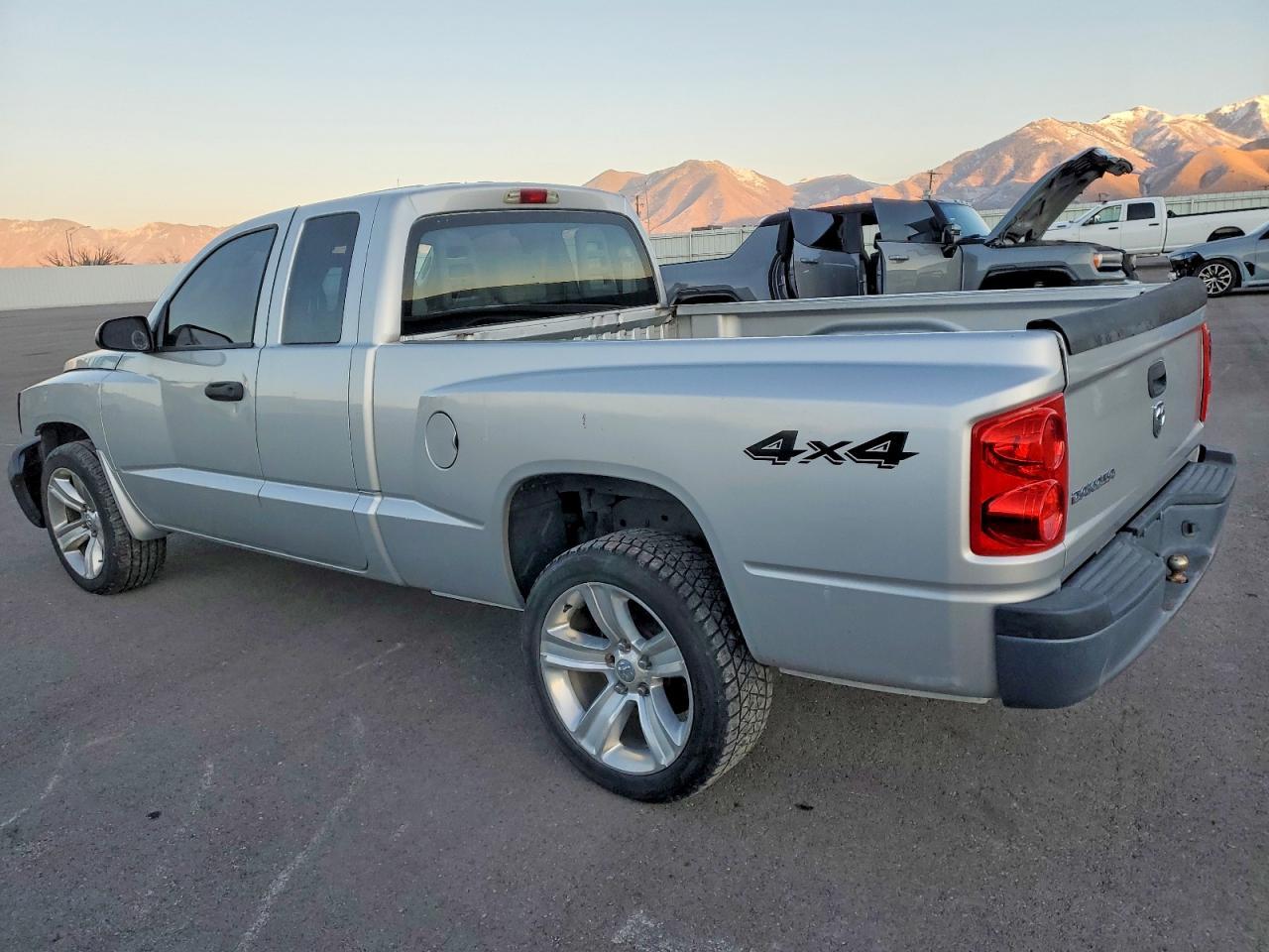 2006 DODGE Dakota