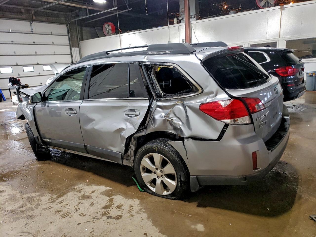 2010 SUBARU Outback