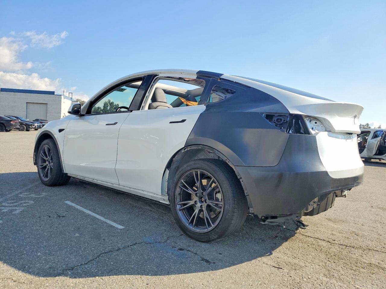 2024 TESLA MODEL Y
