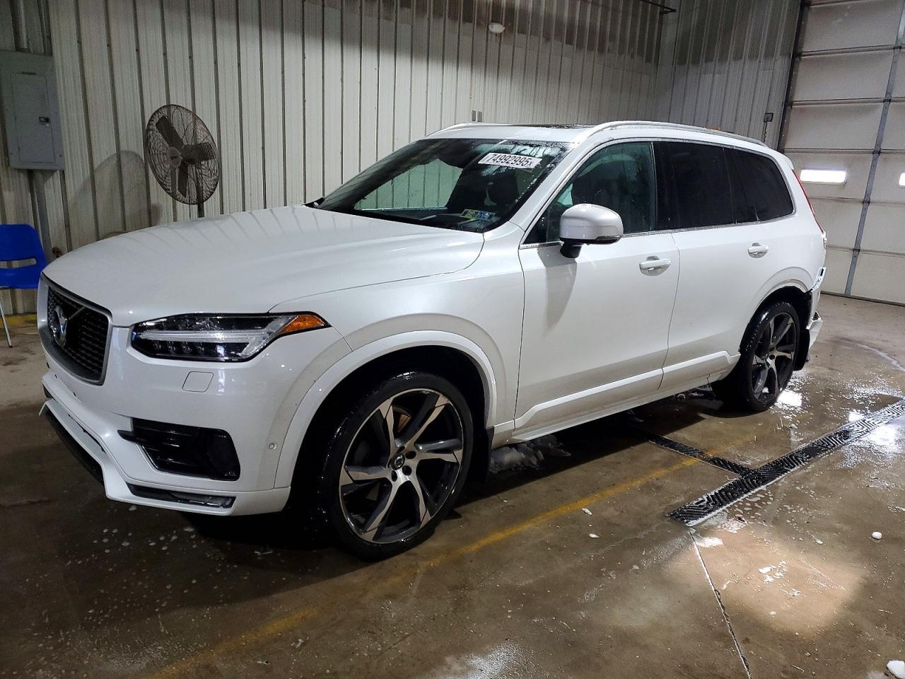 2017 VOLVO XC90