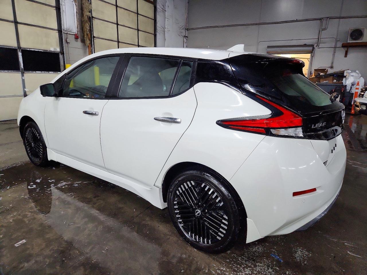2025 NISSAN LEAF