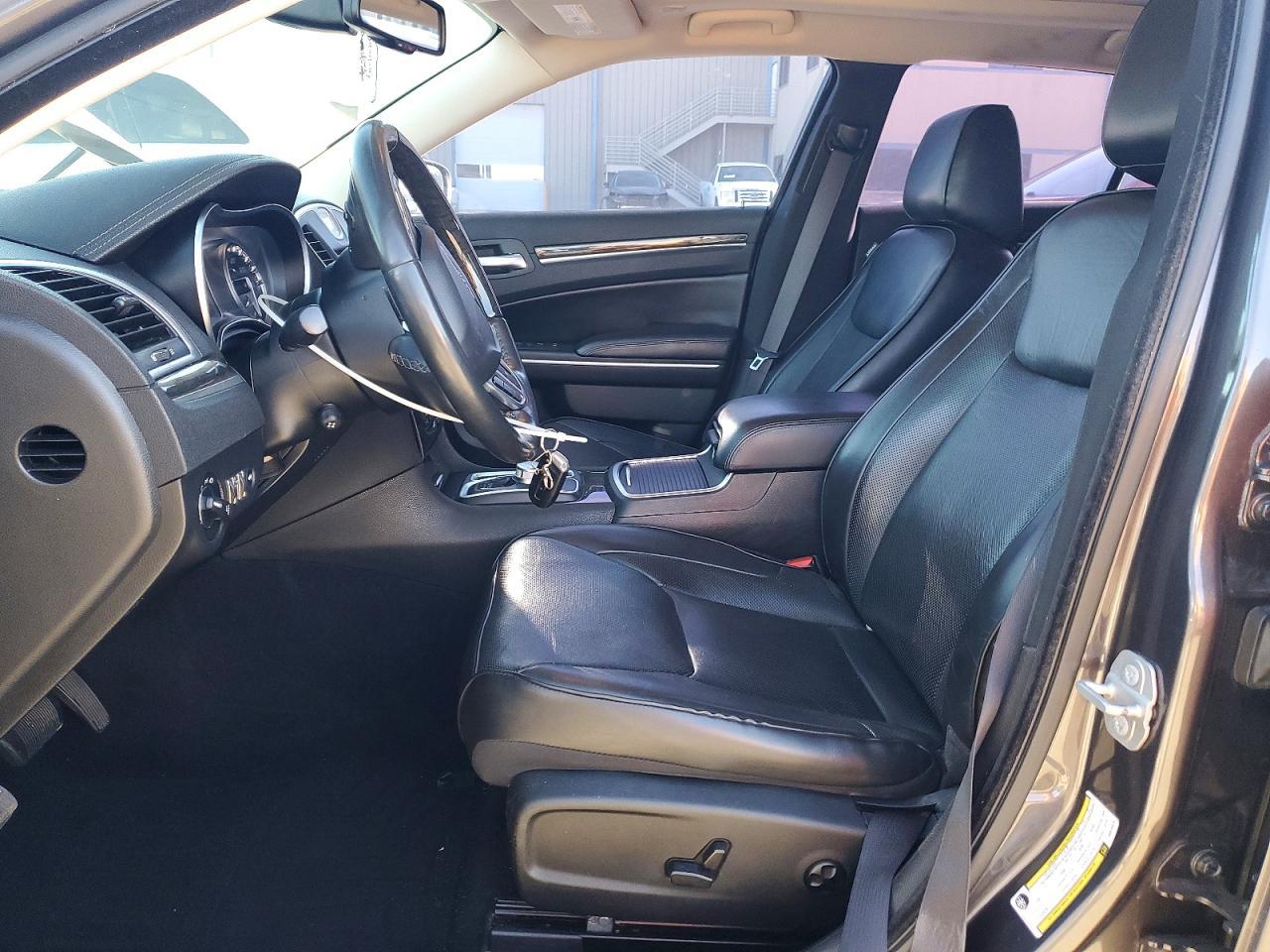 2019 CHRYSLER 300