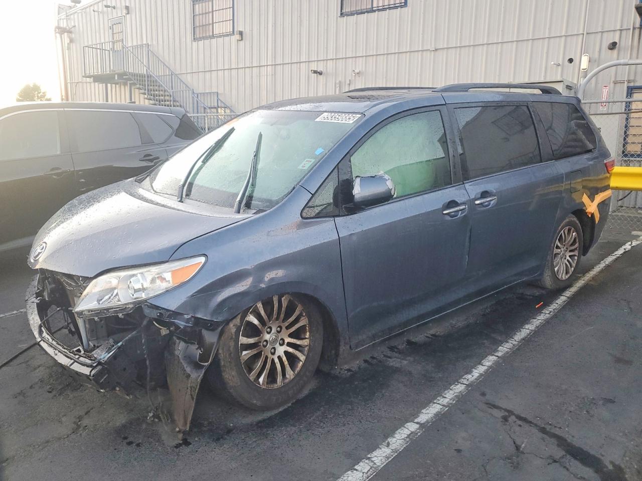 2016 TOYOTA SIENNA
