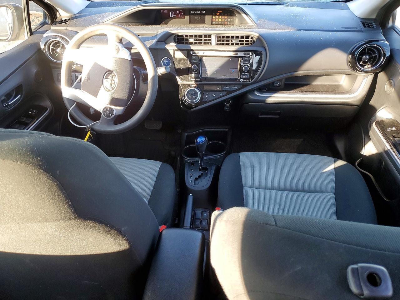 2017 TOYOTA Prius c