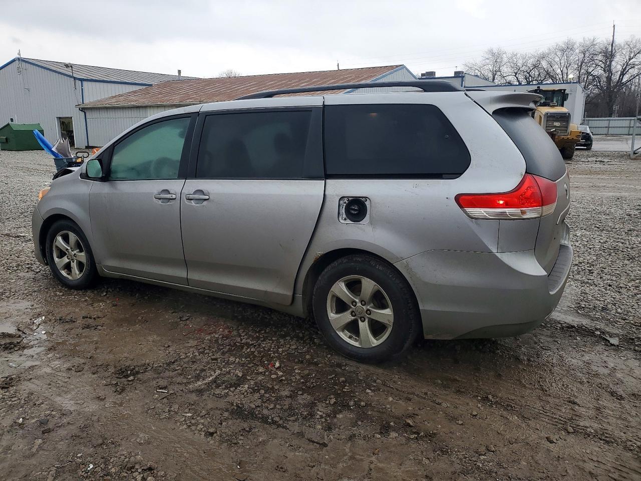2011 TOYOTA SIENNA