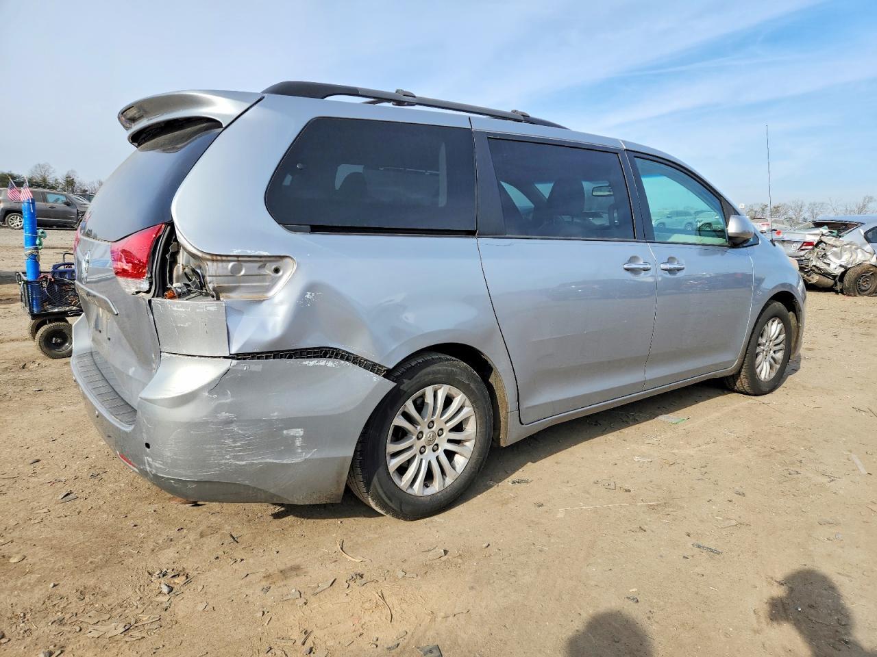 2014 TOYOTA SIENNA