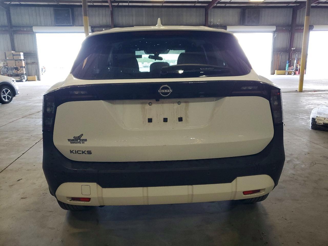 2025 NISSAN KICKS