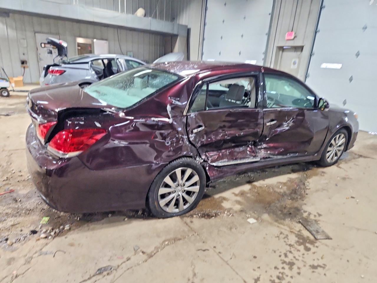 2011 TOYOTA Avalon