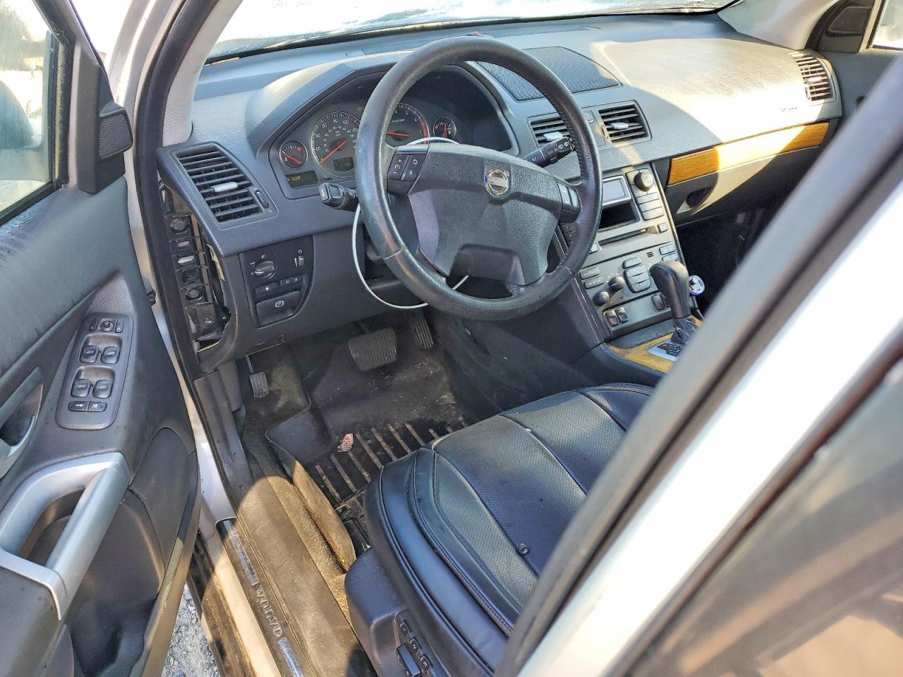 2004 VOLVO XC90