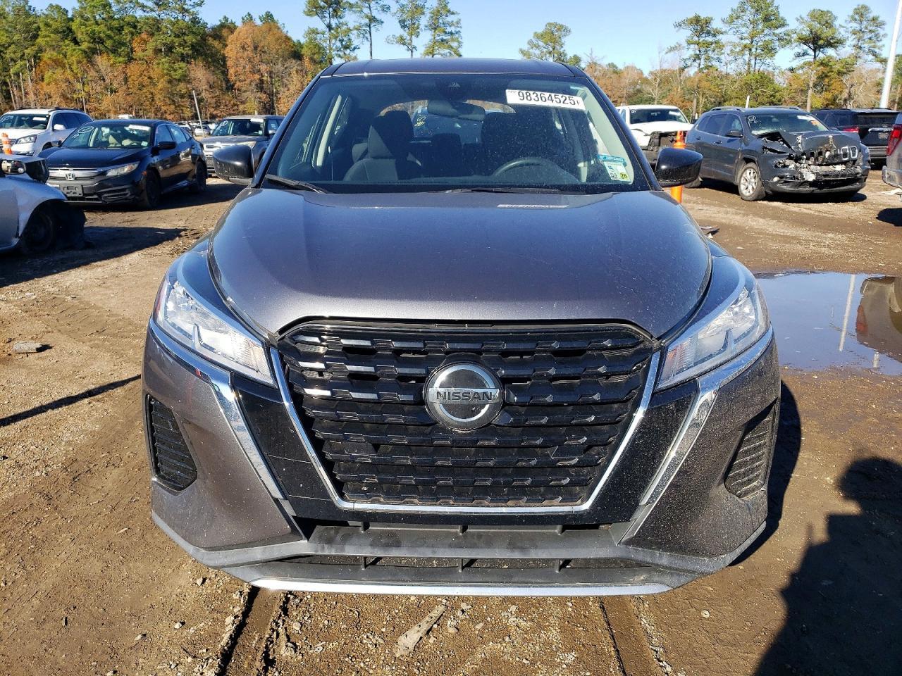 2021 NISSAN KICKS