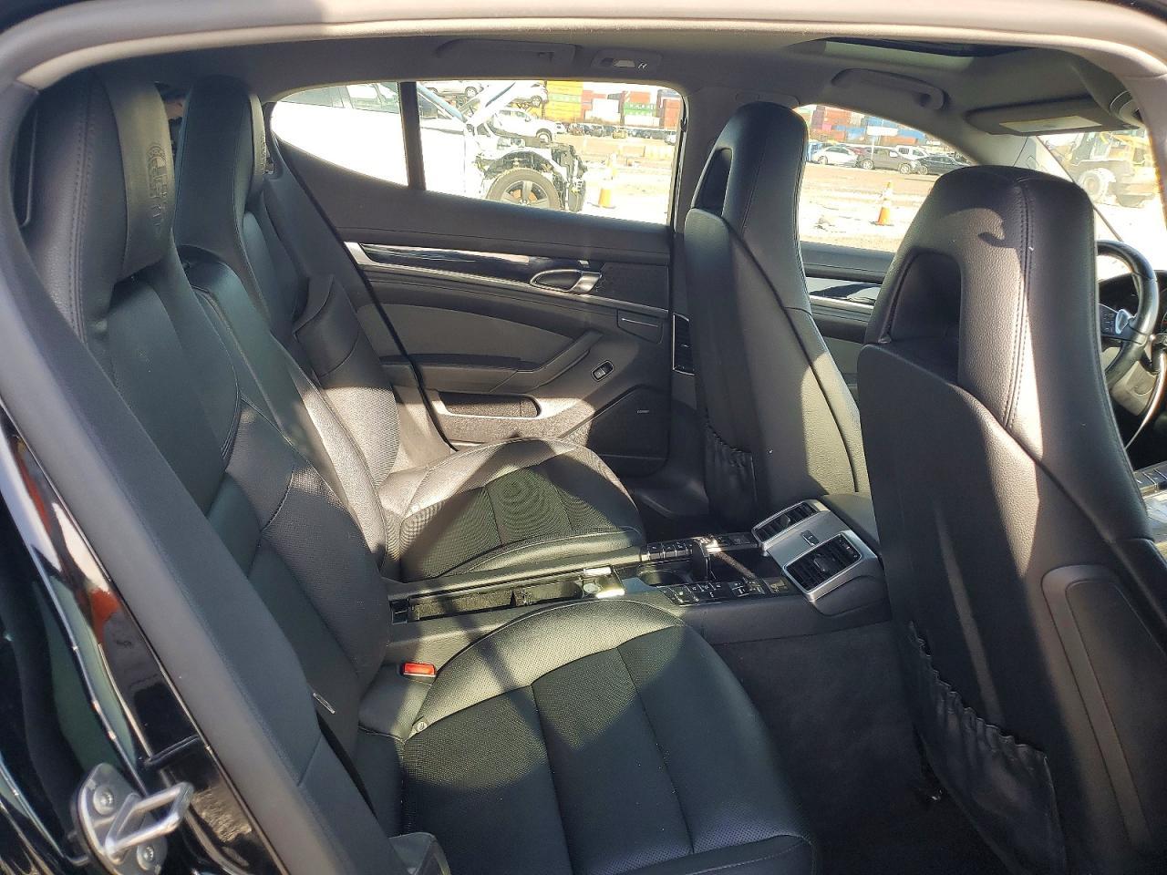 2016 PORSCHE Panamera