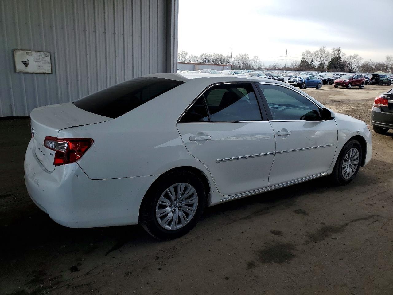 2014 TOYOTA CAMRY