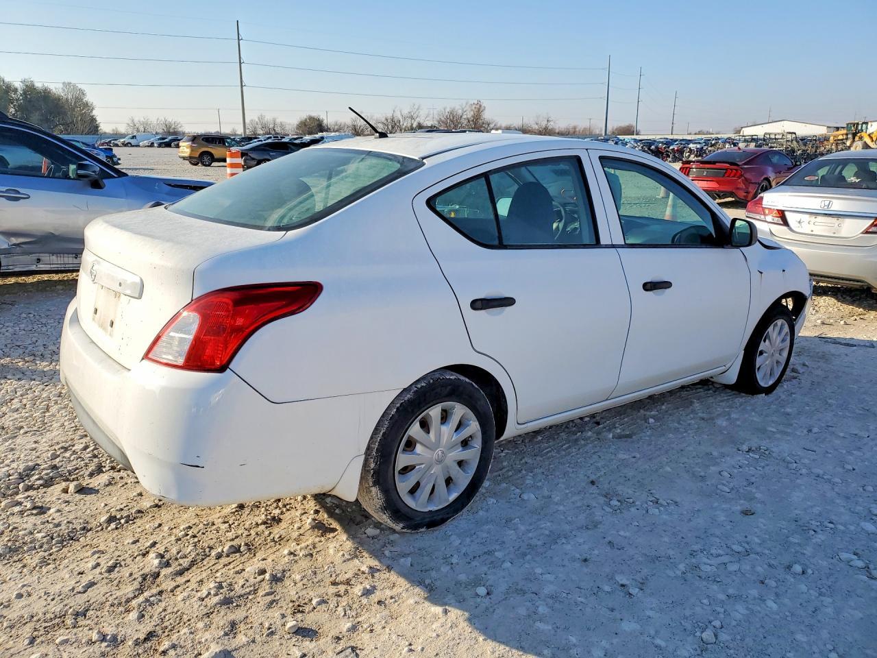 2015 NISSAN VERSA