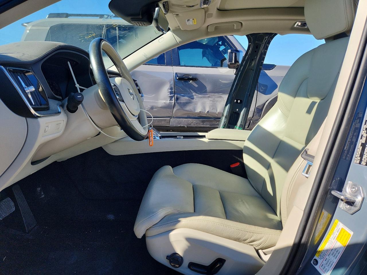 2022 VOLVO S60