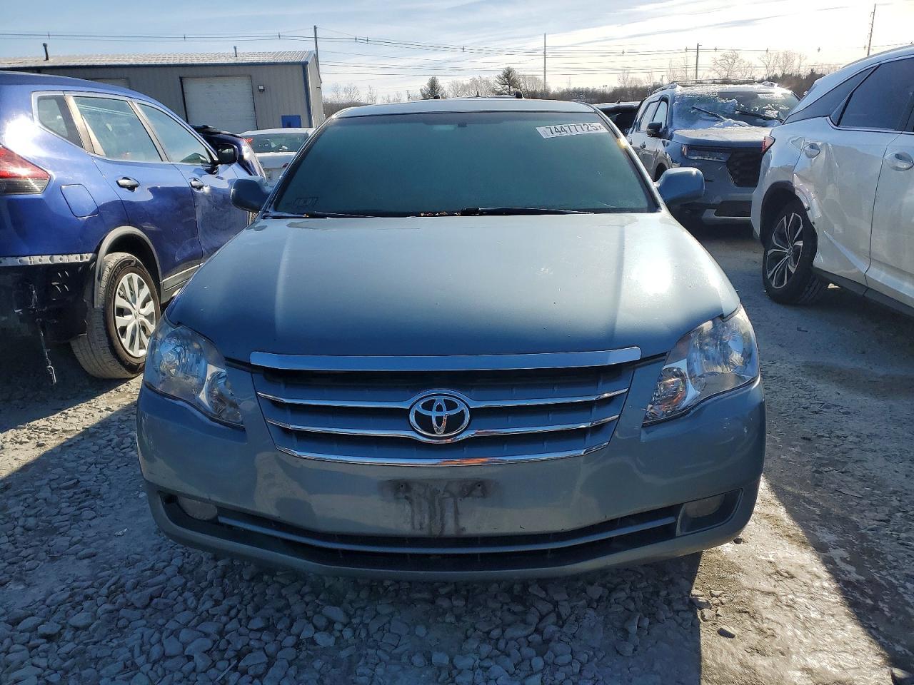 2005 TOYOTA Avalon