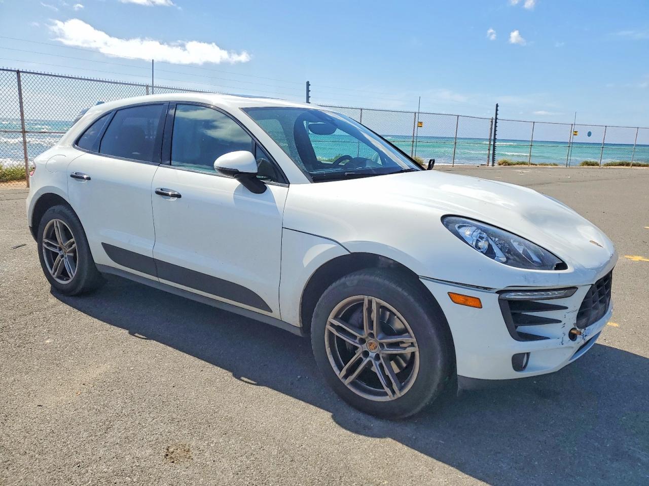 2017 PORSCHE Macan