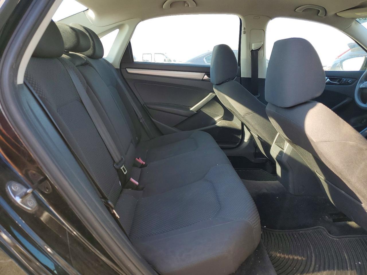 2012 VOLKSWAGEN Passat