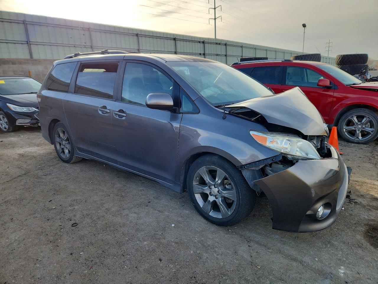 2011 TOYOTA SIENNA