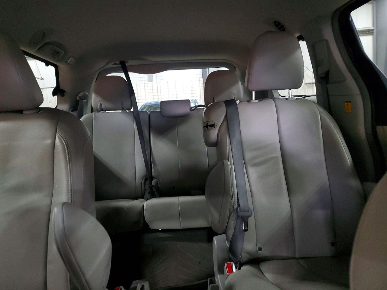 2013 TOYOTA SIENNA
