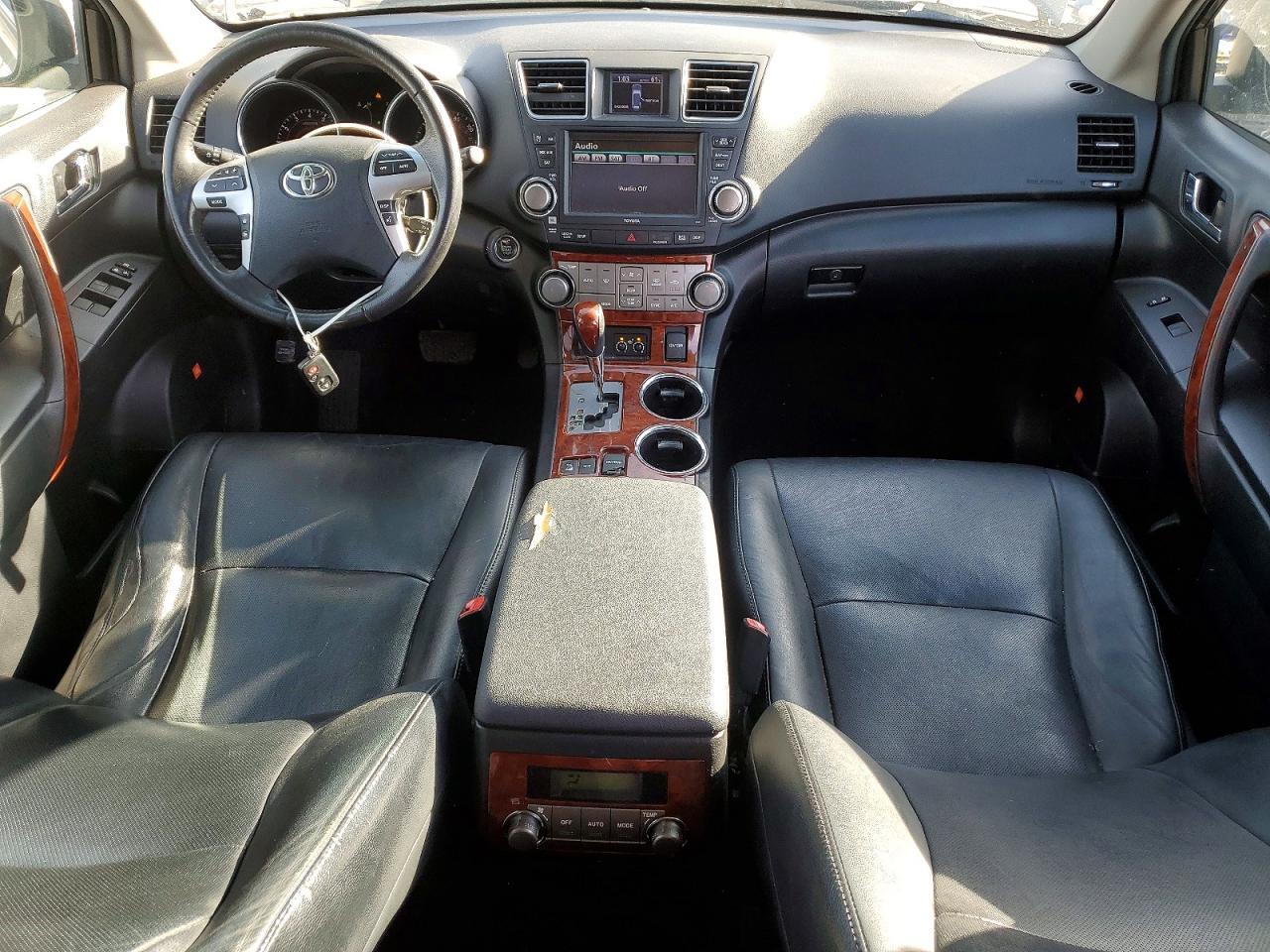 2011 TOYOTA HIGHLANDER