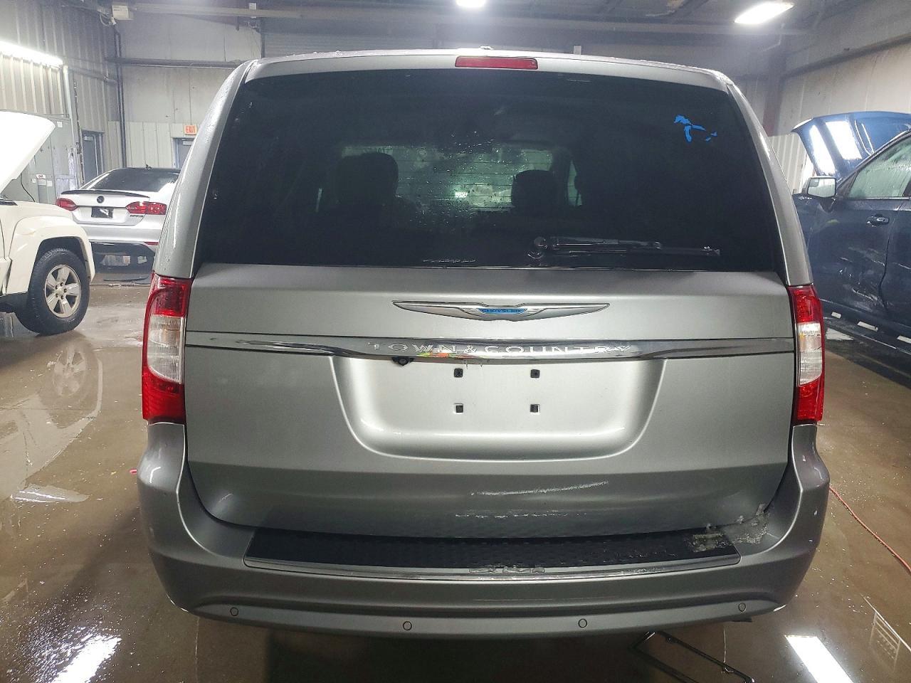 2016 CHRYSLER Town & Country