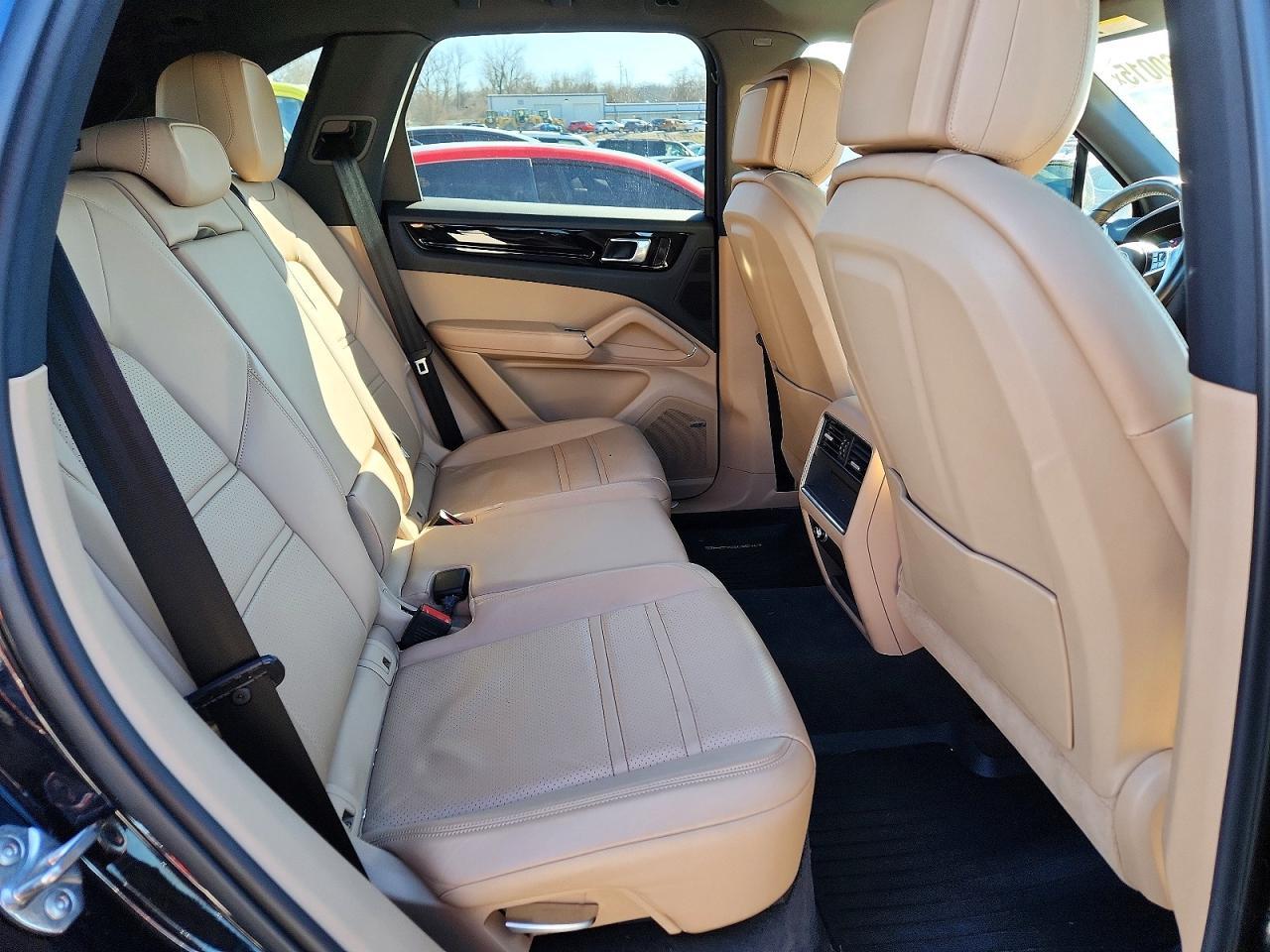 2019 PORSCHE CAYENNE