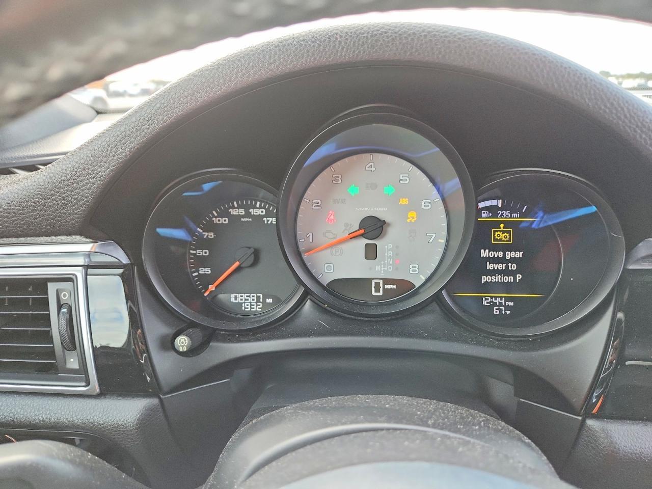 2015 PORSCHE Macan