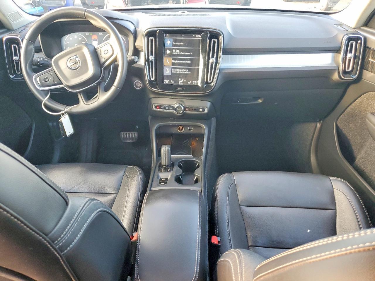 2019 VOLVO XC40