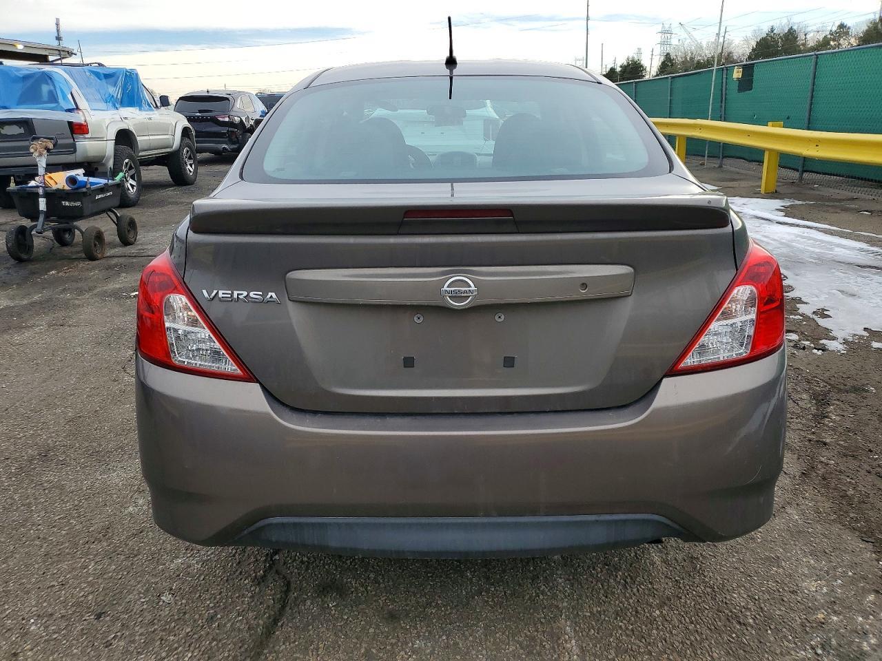 2015 NISSAN VERSA