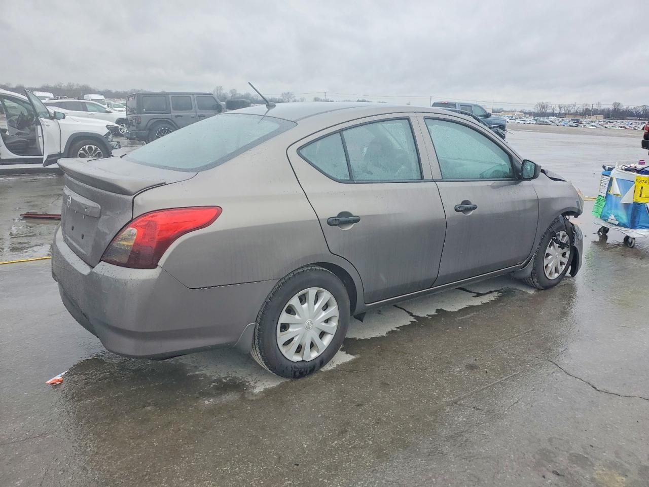 2017 NISSAN VERSA