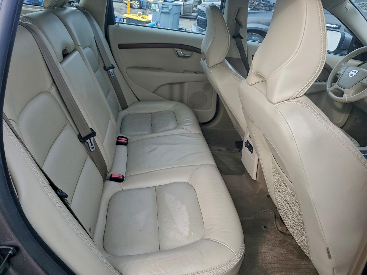 2010 VOLVO XC70