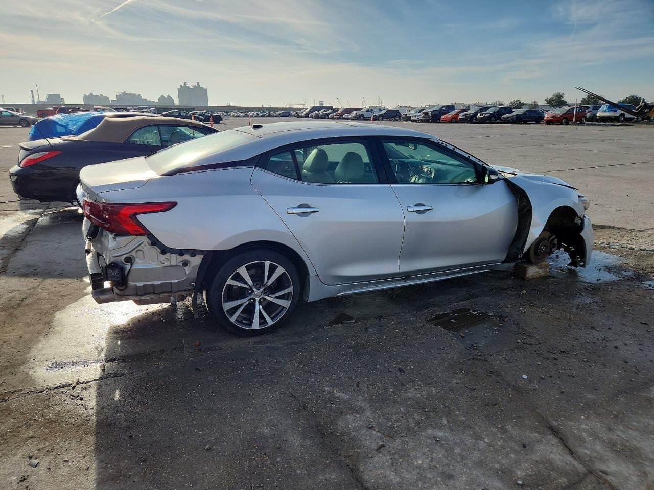2017 NISSAN Maxima