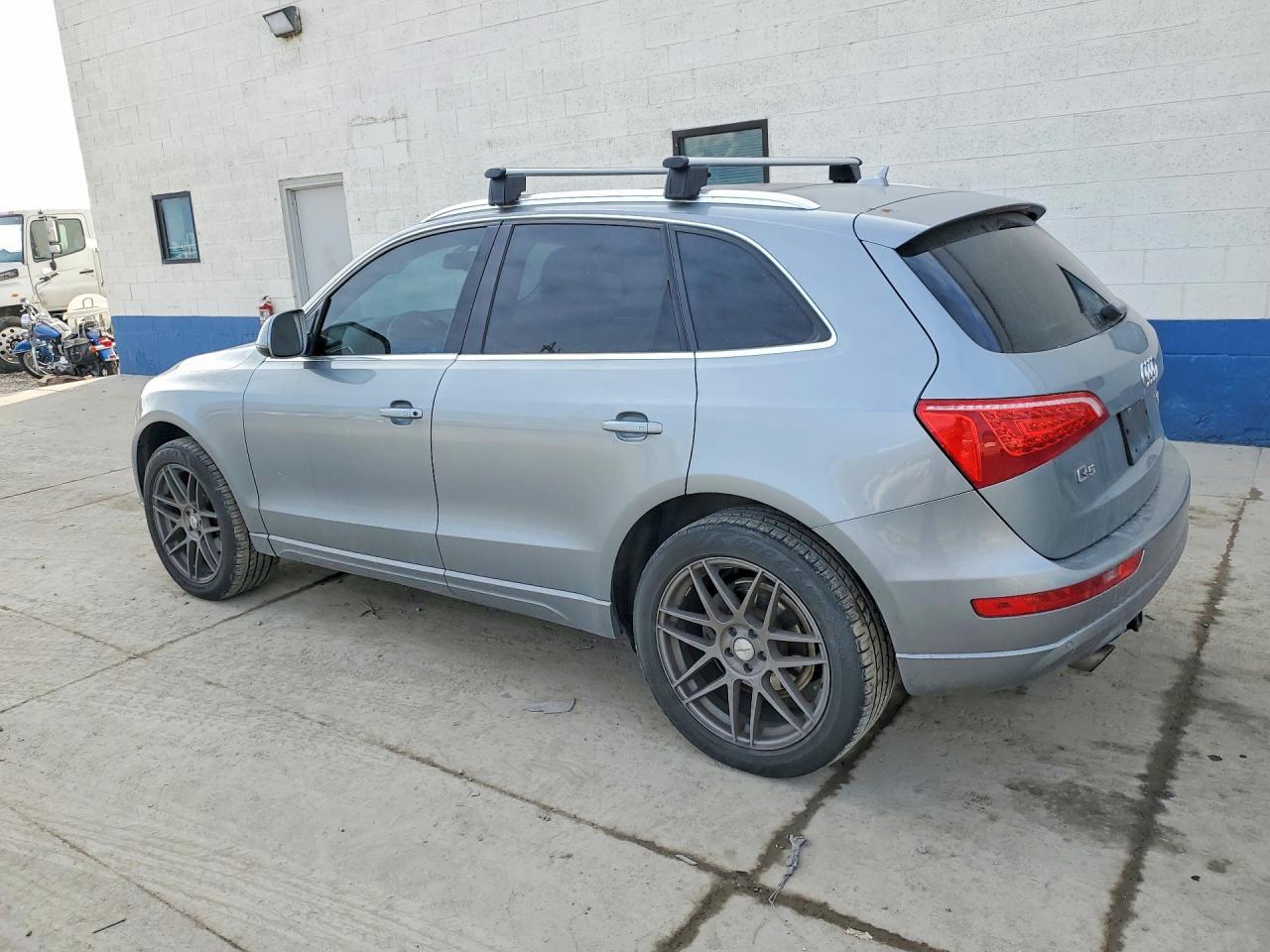2010 AUDI Q5