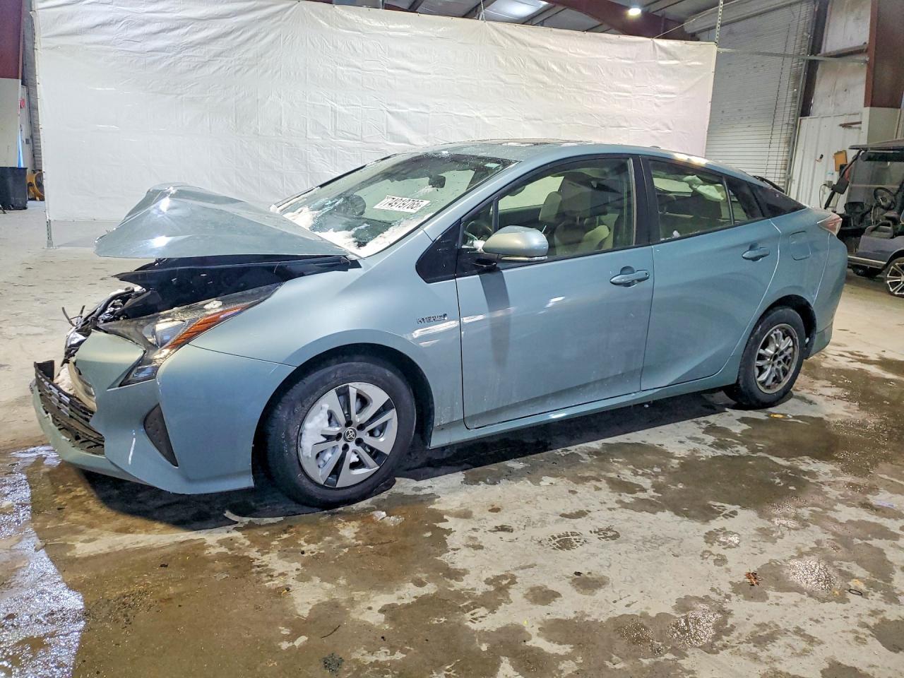 2016 TOYOTA PRIUS