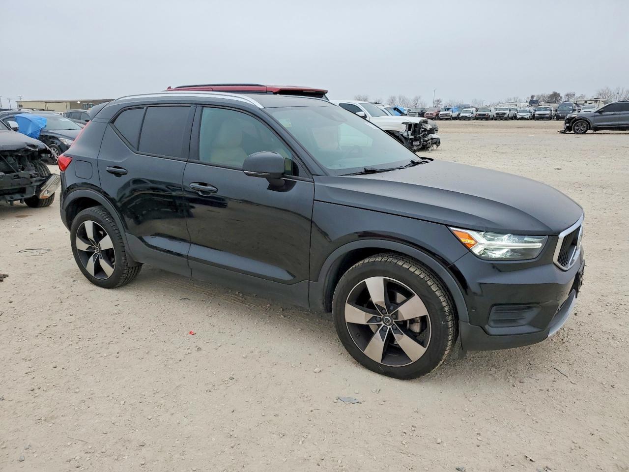 2019 VOLVO XC40