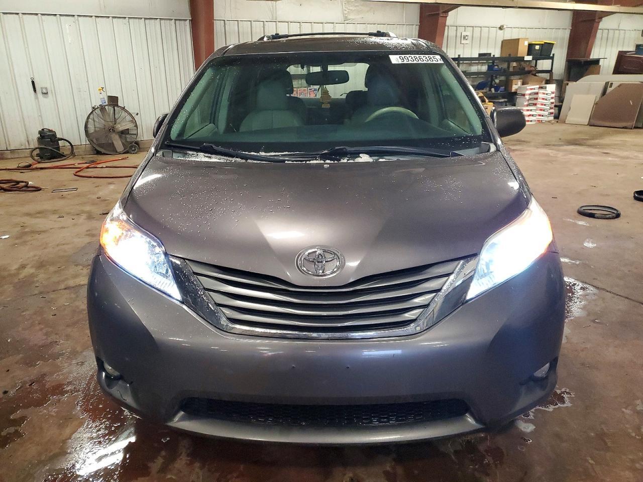 2014 TOYOTA SIENNA