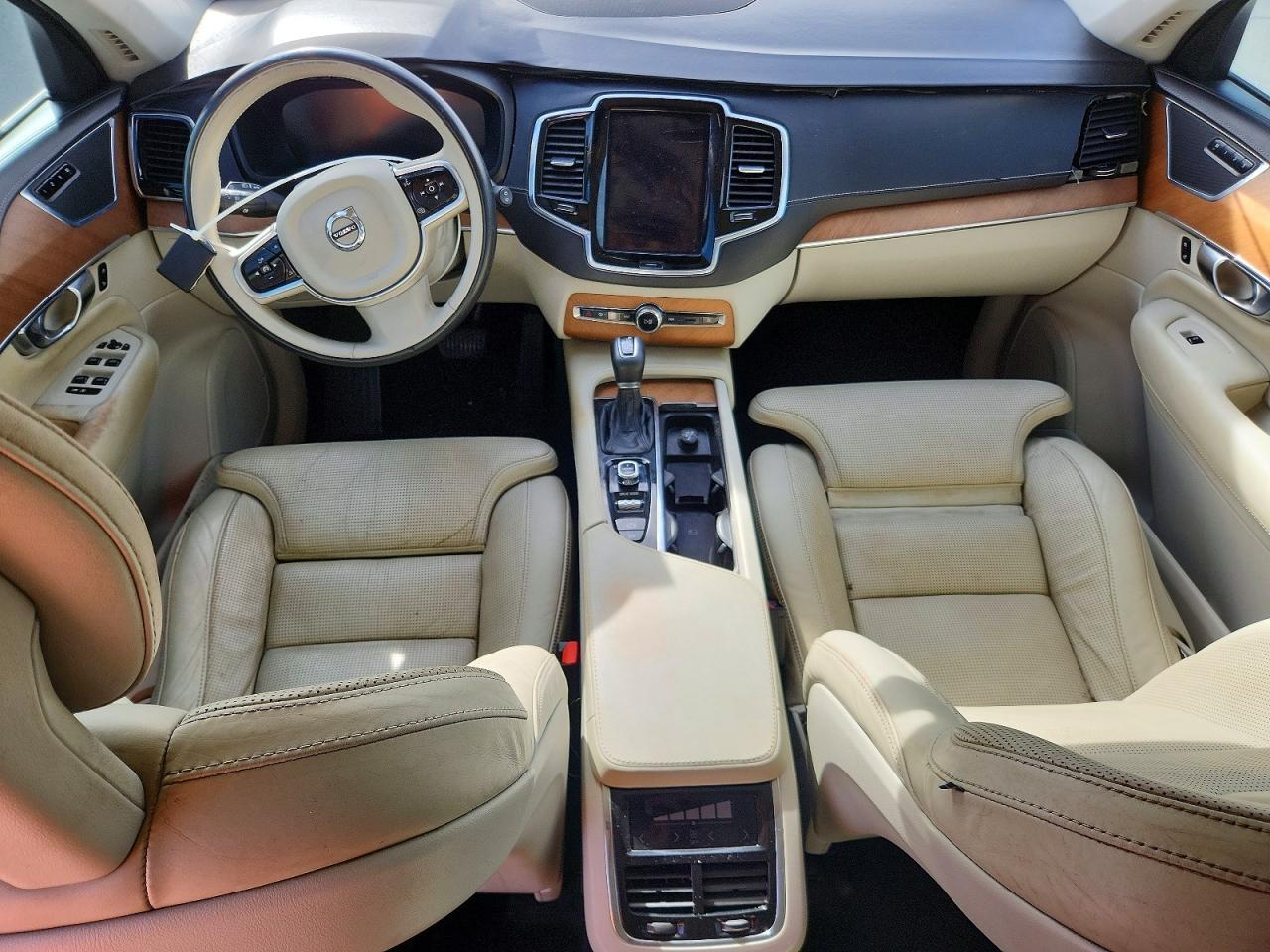 2017 VOLVO XC90